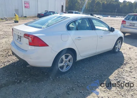 2012 Volvo S60 T5 z USA, uszkodzony, nr VIN YV1622FS2C2123746